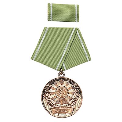 The medal honors MDI 'F.AUSGEZEICHN.LEIST.'