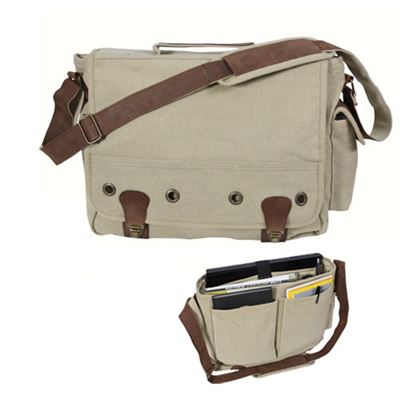 VINTAGE TRAILBLAZER bag over his shoulder KHAKI