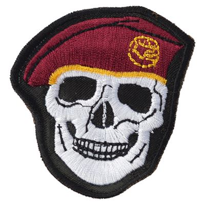 Patch skull beret in the color burgundy