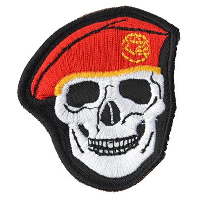 Patch skull beret in red