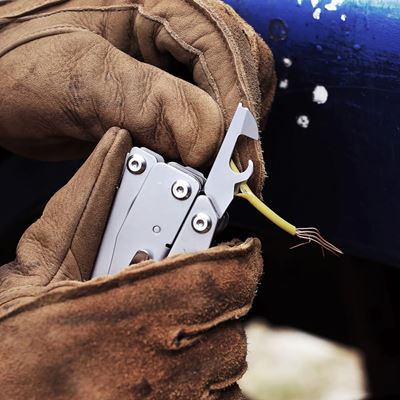 FLAGSHIP PRO Multi Tool  with replaceable blade SILVER