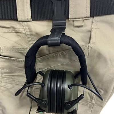 Plastic belt clip for headphones – BLACK EARMOR S08 2