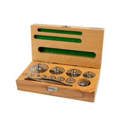 Precision MEOPTA weights up to 200g in a wooden box